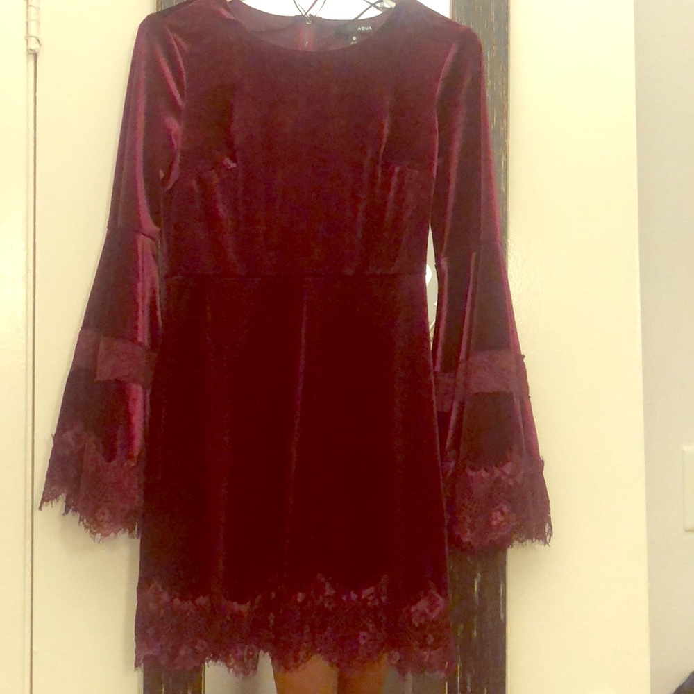 Short elegant dress with long sleeves